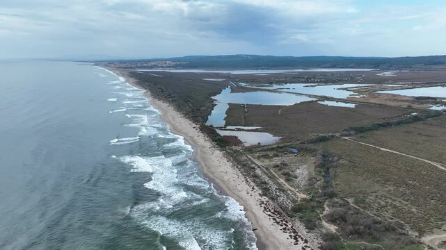 Vendres pr&egrave;s de Vias et de Valras, plages et port de l'H&eacute;rault en Occitanie, France
