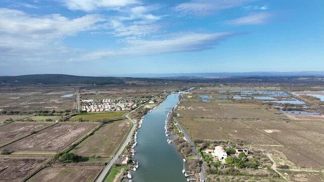 Vendres pr&egrave;s de Vias et de Valras, plages et port de l'H&eacute;rault en Occitanie, France