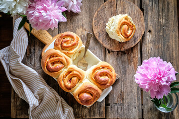 buns with peaches and poppy seeds. Top view, wooden background