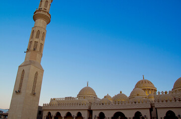 Obraz premium beautiful scene of mosque in hurgada, egypt 