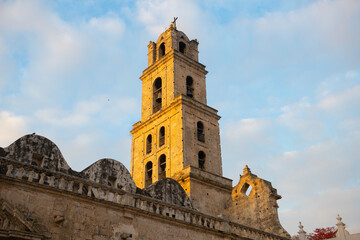 Fototapeta premium St. Francisco de Asis Basilica (Basilica Menor de San Francisco de Asis) at Plaza de San Francisco in Old Havana (La Habana Vieja), Cuba. Old Havana is a World Heritage Site. 