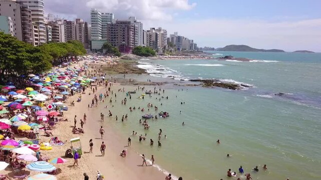 Praia das Castanheiras. Guarapari, Esp&iacute;rito Santo, Brasil.


