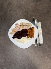 Dietary lunch with chicken and baked sorghum with burak cheese