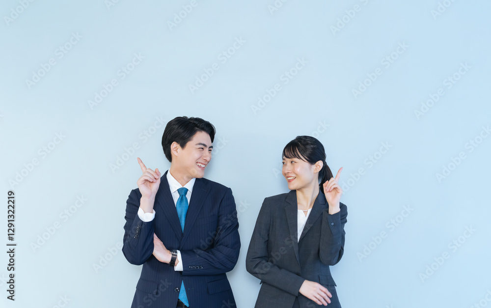 Poster ビジネスパーソン、ビジネス、広告、宣伝、PR、おすすめ、勧める、案内、ガイド、笑顔、日本人、アイデア、紹介、お知らせ、告知、報告、誘導、見せる、提案、アドバイザー、アドバイス、セミナー、CM、男性、女性、スーツ、転職、就職、人材、経営、ナンバーワン、ビズ、リーチ、仕事、リクルート、指摘、指示、指導、ガイダンス、ビジネスウーマン、ビジネスマン、キャリア、協力、チームワーク、グループ、同僚、サポート、