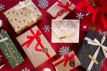 クリスマスプレゼントとオーナメント