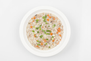  Sun porridge with meat and vegetables. Stir-fry chopped green onions and vegetables, then add rice and fry until golden brown, then add marinated meat and simmer.