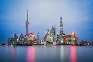 Obraz premium Shanghai, The Bund Cityscape from River