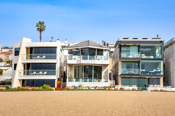 Hermosa and Manhattan Beach beach front properties and real estate with surrounding coastal features 