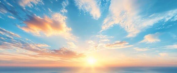 Obraz premium Seascape sunset with colorful clouds and sun.