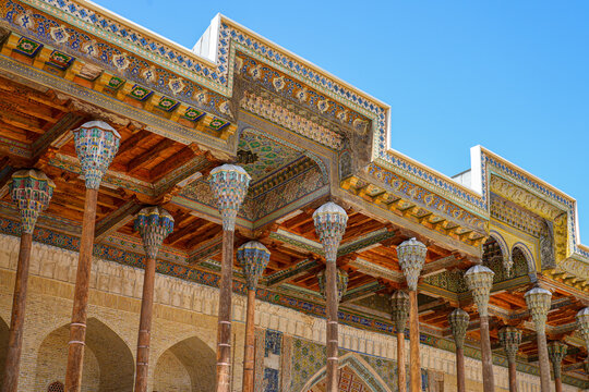 Fototapeta Muqarnas on the capital of the columns of the Bolo Haouz Mosque in Bukhara, Uzbekistan, Central Asia
