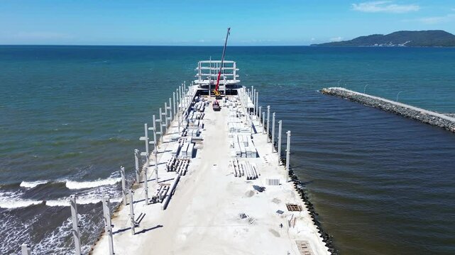 Obras do novo P&iacute;er Turist&iacute;co de Itapema