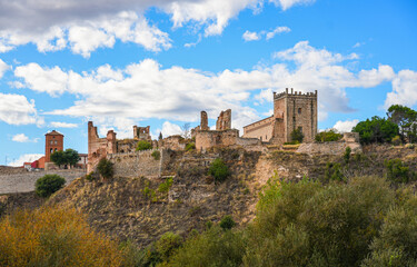 Obraz premium Castle of Escalona in the province of Toledo in Castilla-La Mancha, Spain
