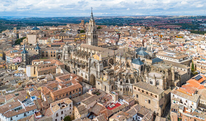 Obraz premium Aerial view of the Primatial Cathedral of Saint Mary of Toledo in the autonomous community of Castilla–La Mancha, Spain