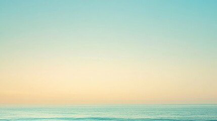 Obraz premium A tranquil ocean view at dusk, featuring a soft gradient of blue and orange hues on the horizon.