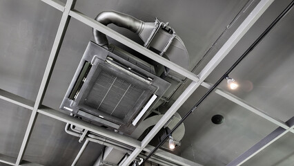 Ceiling mounted cassette type air conditioner