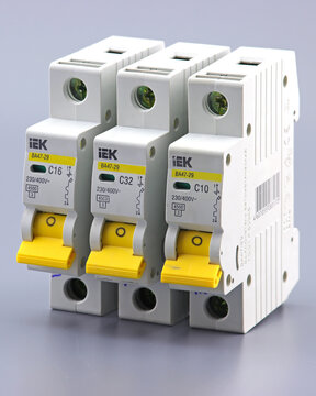 IEK C16, C32, C10 circuit breakers on a gray background. 