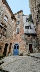 TOURRETTES-SUR-LOUP (Alpes-Maritimes)