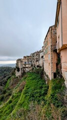 TOURRETTES-SUR-LOUP (Alpes-Maritimes)