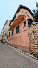 TOURRETTES-SUR-LOUP (Alpes-Maritimes)