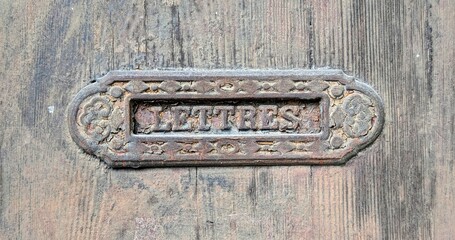 TOURRETTES-SUR-LOUP (Alpes-Maritimes)