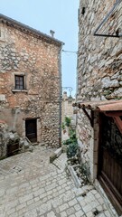 TOURRETTES-SUR-LOUP (Alpes-Maritimes)