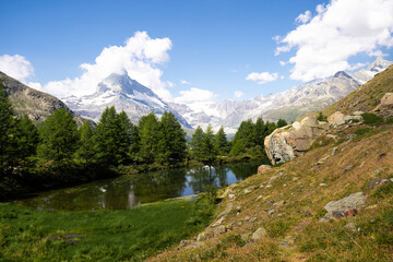 Matterhorn mit Grindjisee Reflektor in Zermatt in der Schweiz in den Alpen 