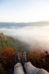 Sonnenaufgang mit Nebel auf dem Gamrig im Nationalpark Sächsische Schweiz in Sachsen Deutschland 
