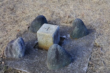 日本最古の三角点（三角點）、鳶尾山山頂