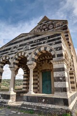 Basilique de la Santissima Trinità di Saccargia et églises en Sardaigne, italie
