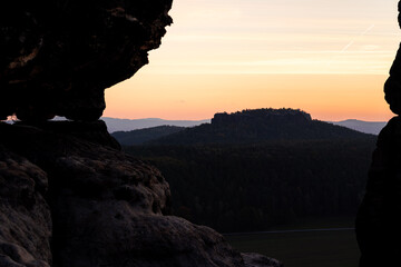 Silhouette des Nationalparks Sächsische Schweiz in Sachsen Deutschland
