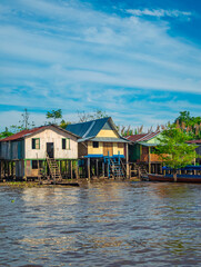 Naklejka premium Charming Wooden Houses on Stilt Amidst the Amazon River in Colombia
