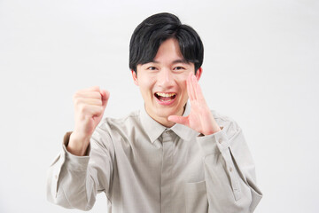 男性　20代　応援　白背景