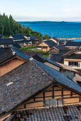 石川県　七尾市の黒い瓦屋根　9月
