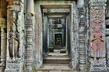 Prea Khan Guardians and a stupa
