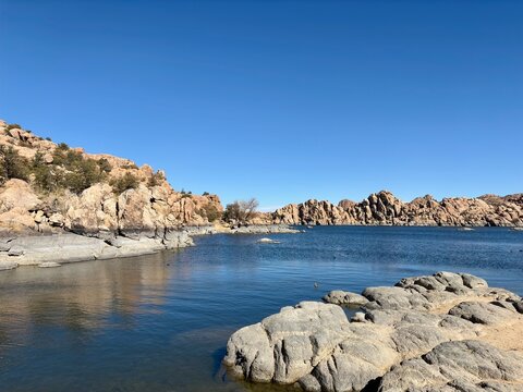 Clear blue waters and rock formations at Watson Lake in Prescott, AZ