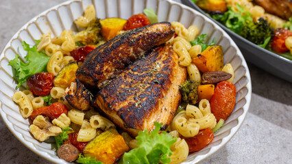 Healthy and delicious: the perfect combination for Grilled Salmon Pasta Salad