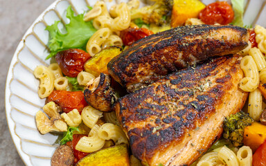 Healthy and delicious: the perfect combination for Grilled Salmon Pasta Salad