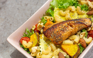 Healthy and delicious: the perfect combination for Grilled Salmon Pasta Salad