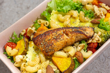 Healthy and delicious: the perfect combination for Grilled Salmon Pasta Salad
