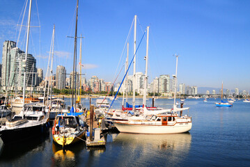 カナダ・バンクーバーのハーバーとビル群