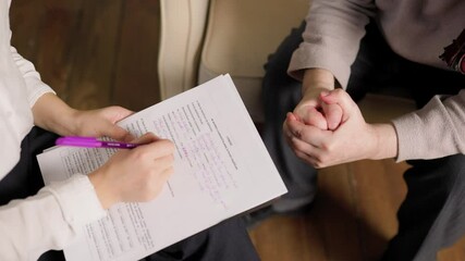 Engaging discussion during a consultation in a cozy setting