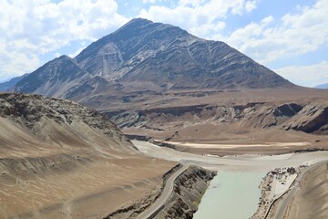 インド　ラダック　下流の風景