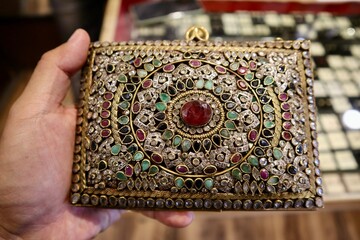 インド　宝石でできたガマ財布