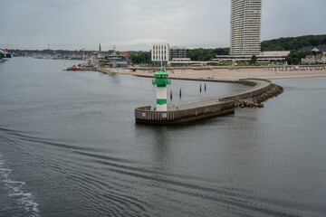 Hafeneinfahrt Travemünde mit Leuchtturm