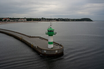 Grün weißer Leuchtturm von Travemünde