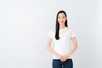 Fototapeta premium 白バックの若い女性