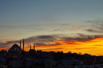 Fototapeta premium Silhouette of suleymaniye Mosque. Ramadan or islamic concept