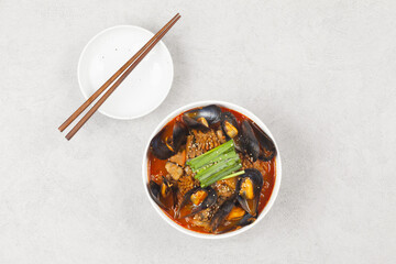 Jjambbong is made by mixing noodles with various seafood or vegetables and pouring broth made from pork, beef, or chicken bones.
