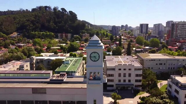 Campanil of the Universidad de Concepci&oacute;n, Chile. Neocolonial tower 42m high, inspired by the Sather Tower in Berkeley, a symbol of the city and the university.
