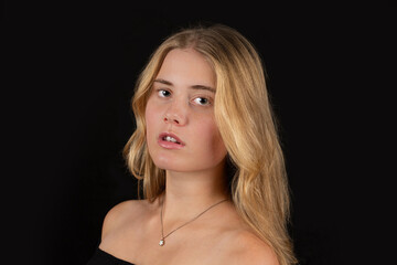 Naklejka premium Natürliche blonde junge Frau